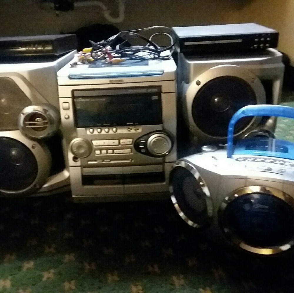 Asia home stereo system plus 2 dvds, stereo boom b